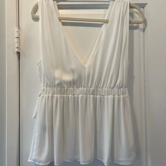 💞3 for $50💞White BCBG Maxazria Blouse - Picture 2 of 9